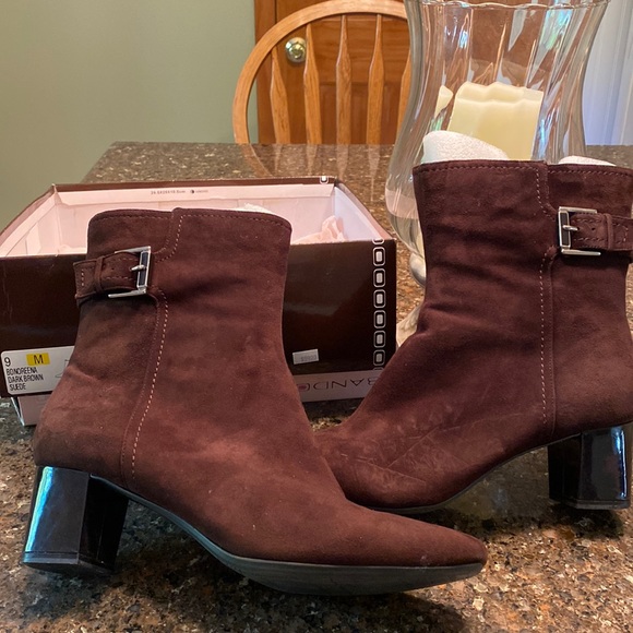 Brown suede boots - Picture 4 of 7